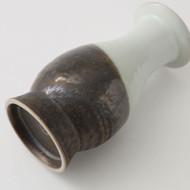 波佐見焼の花入れ　瓶子型