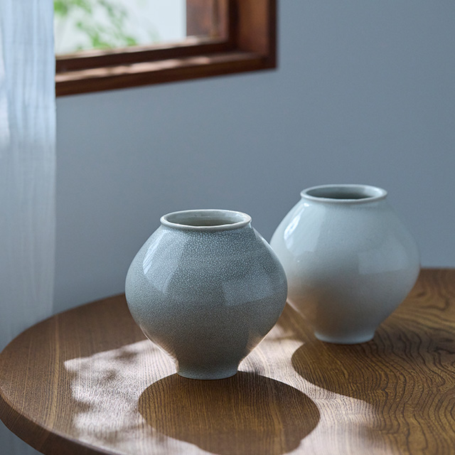 瀬戸焼の花入れ 甕型