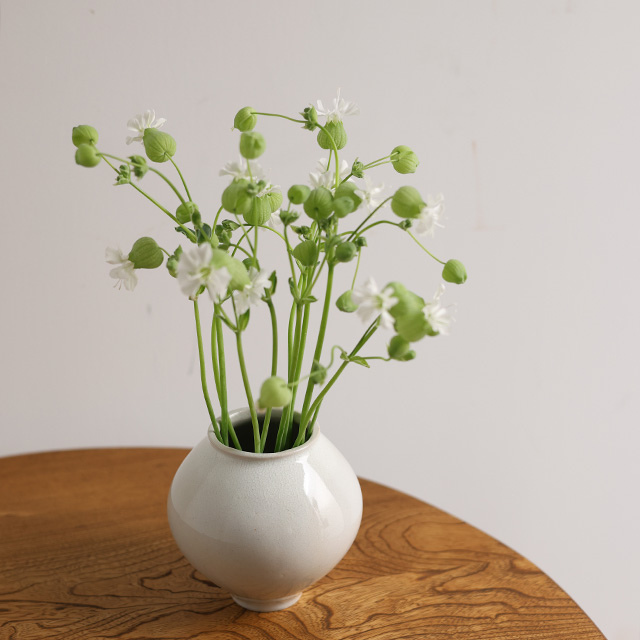 瀬戸焼の花入れ 甕型