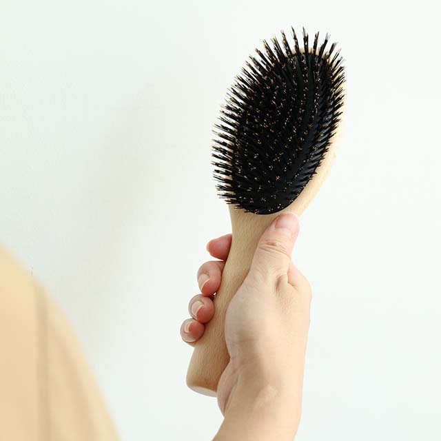 静電気から髪を守る天然毛「天然毛のヘアブラシ」