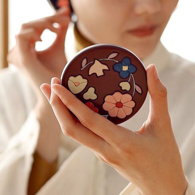 草木染めの木目込み丸鏡