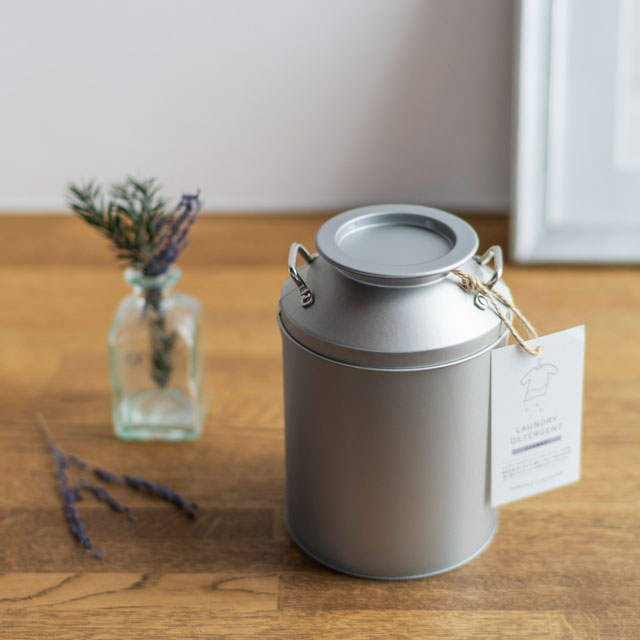 洗濯洗剤フラワー　ミルク缶入り　800g　ラベンダーとローズマリーの天然香料配合