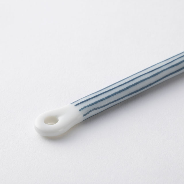 磁器のスプーン