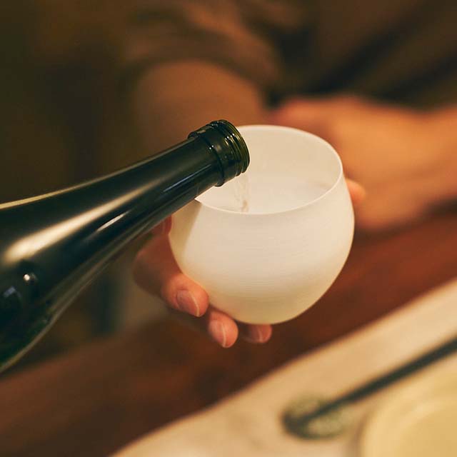 ワイングラスに学んだ日本酒器セット　エッグシェル