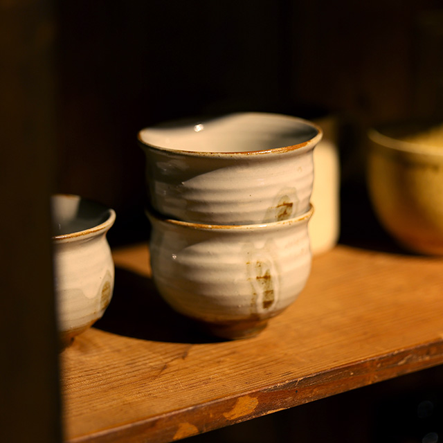 ふくら湯呑　信楽焼　指紋粉引　サビ
