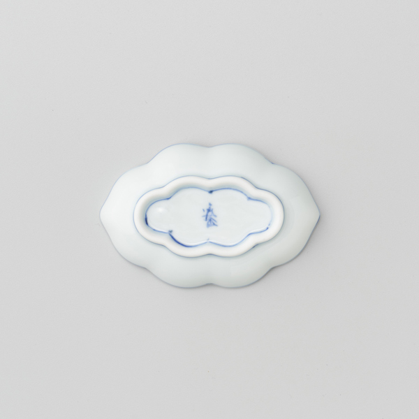 染付渕線中入木甲型小皿