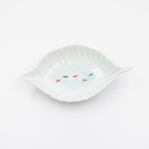 青白磁メダカ芭蕉皿