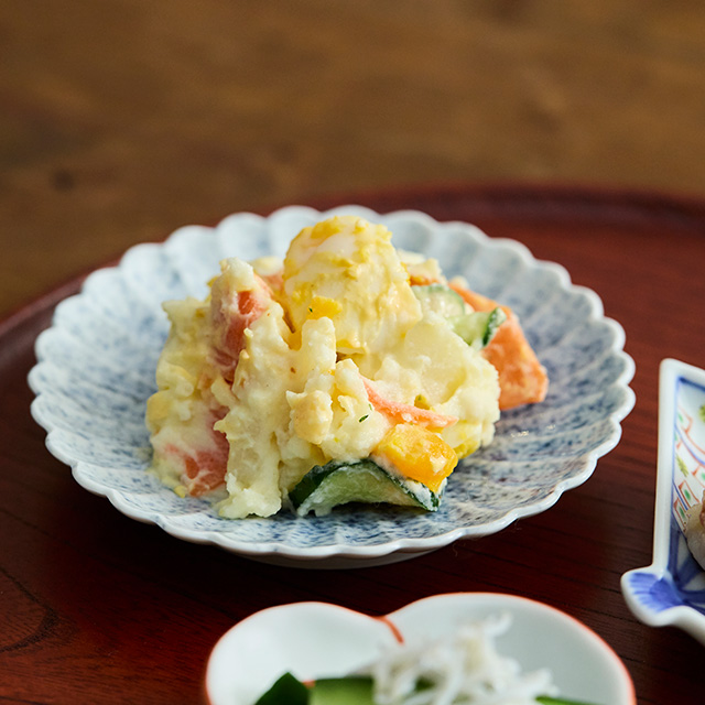 有田焼の豆皿　吹墨銀千鳥