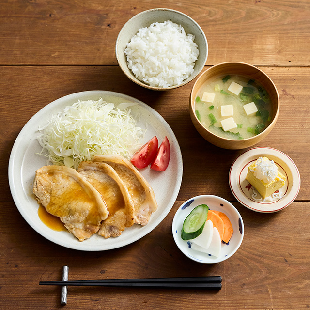 美濃焼の豆皿 赤絵花蝶