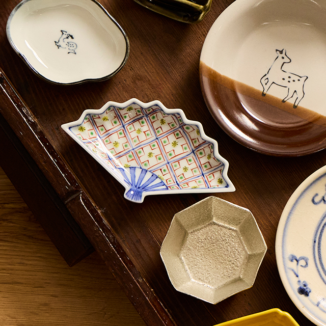 有田焼 渓山窯 扇型豆皿　染錦更紗
