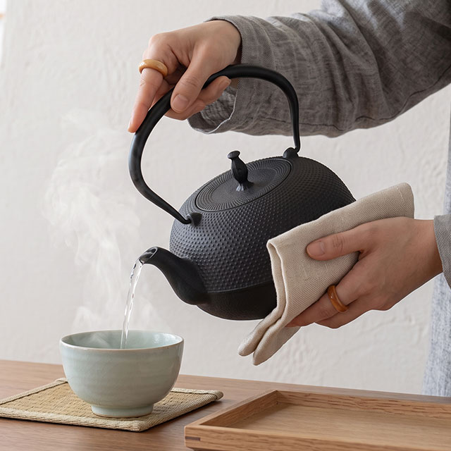 及源鋳造 南部鉄瓶 観月アラレ 1.2L