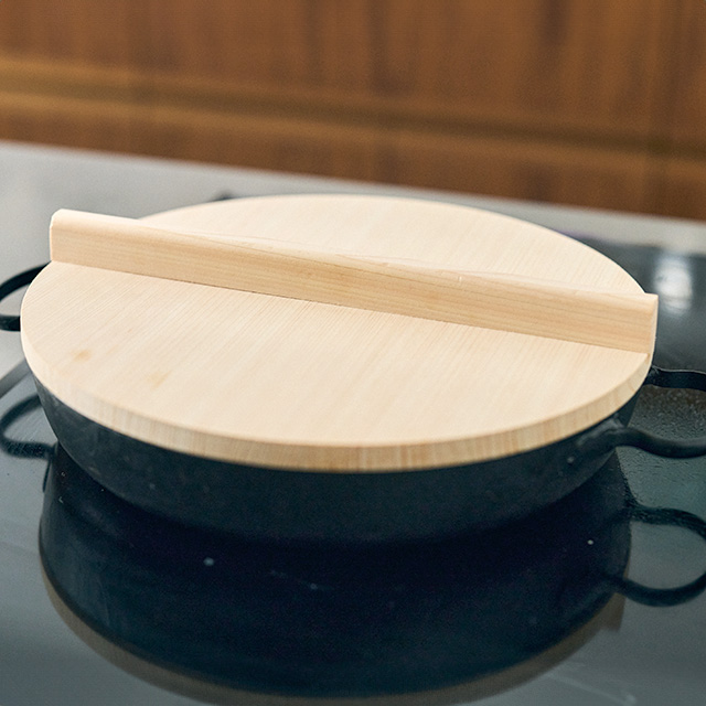 鍛冶屋の鉄鍋　木蓋