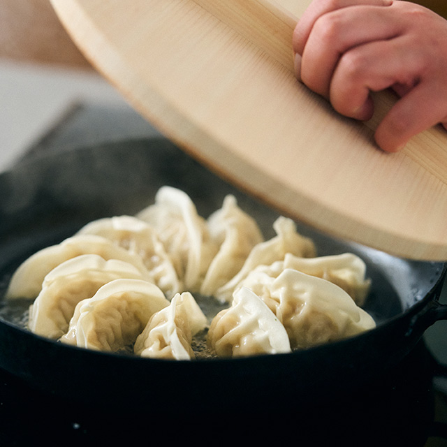 鍛冶屋の鉄鍋　木蓋