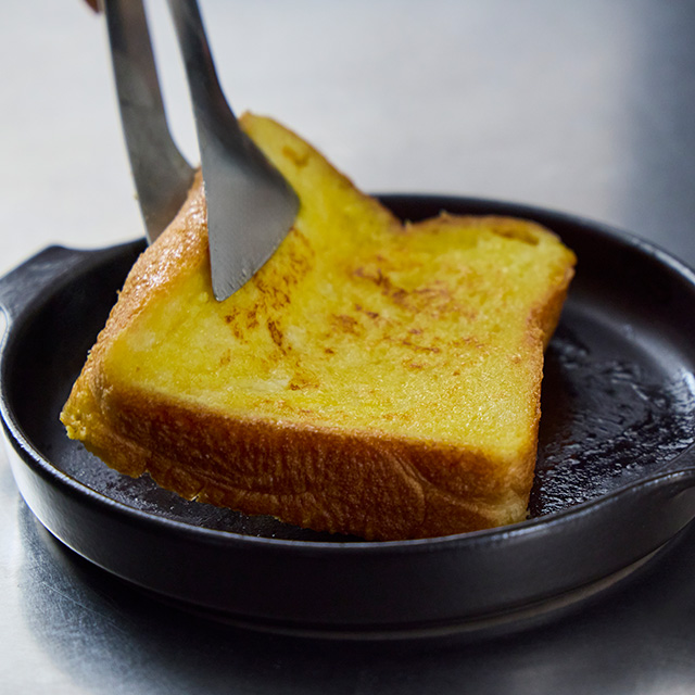 うつわになる波佐見焼のレンジ焼き皿