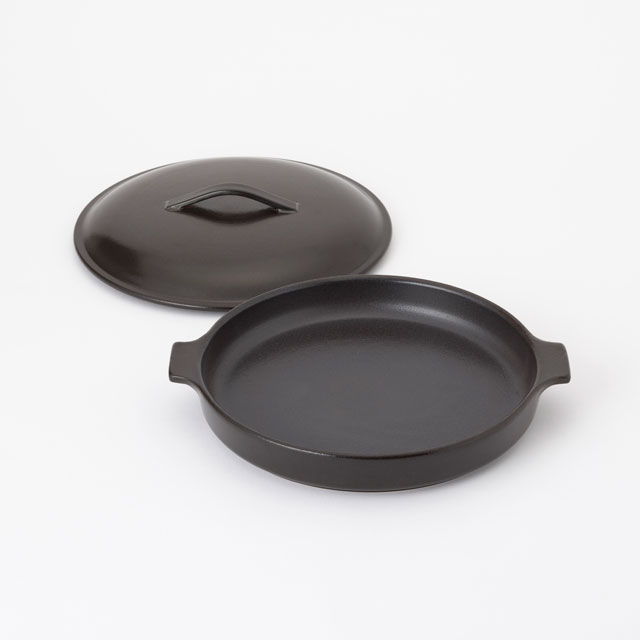 うつわになる波佐見焼のレンジ焼き皿