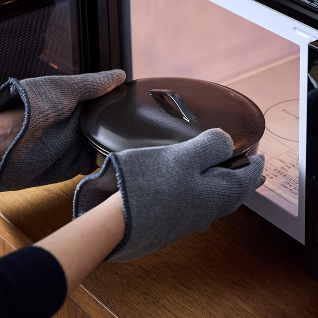 うつわになる波佐見焼のレンジ焼き皿