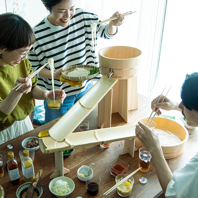 卓上で楽しむ 白竹の流しそうめん