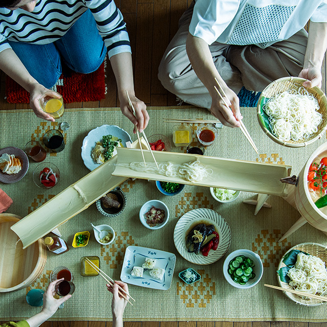 卓上で楽しむ 白竹の流しそうめん