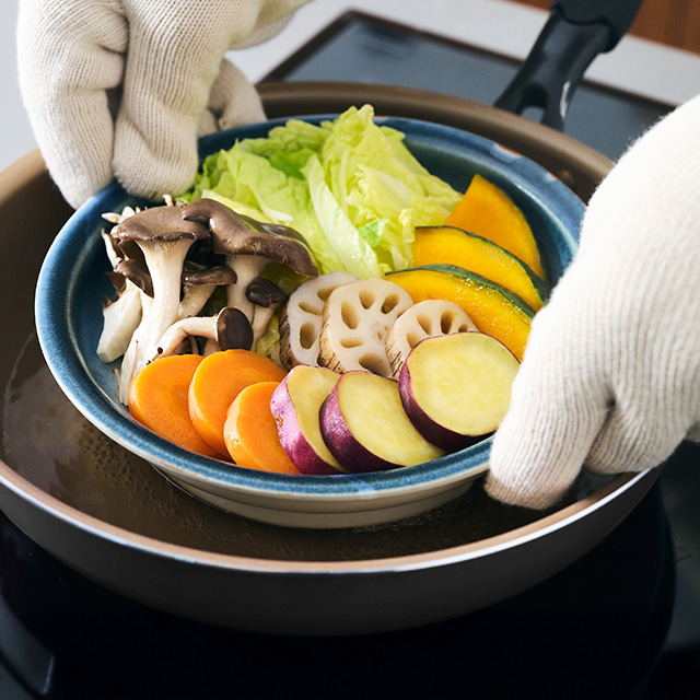 フライパンで手軽に使える　陶の蒸し皿