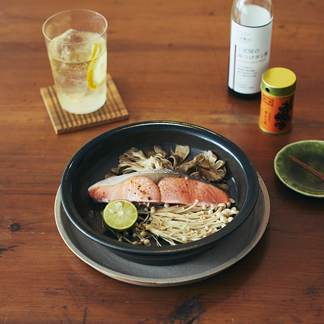 フライパンで手軽に使える　陶の蒸し皿