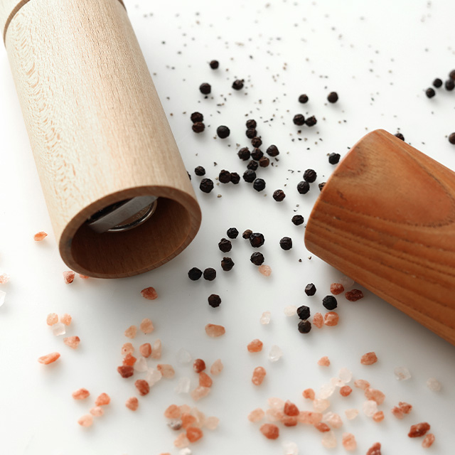 受皿のついたソルト&ペッパーミル