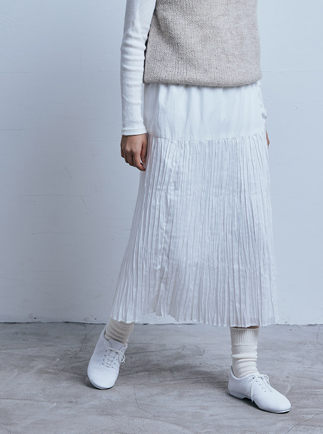 綿サテンのプリーツスカート