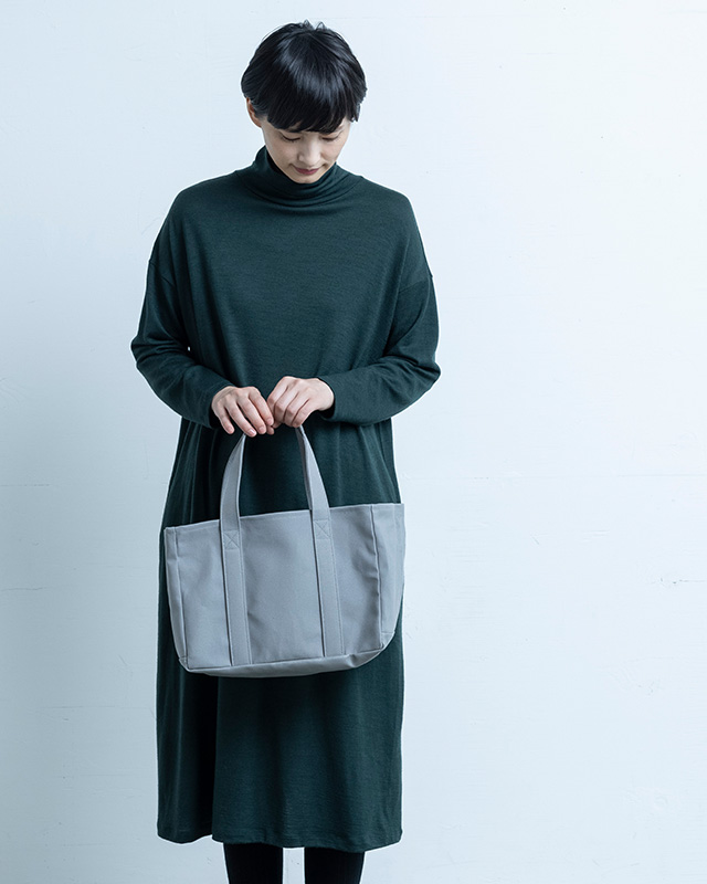 お手持ちの服に合わせやすい