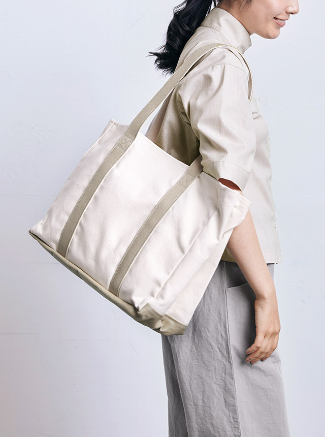 春の新作が登場!動く仕切りのトートバッグ
