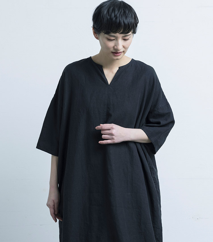 高密度に織った麻の服とは