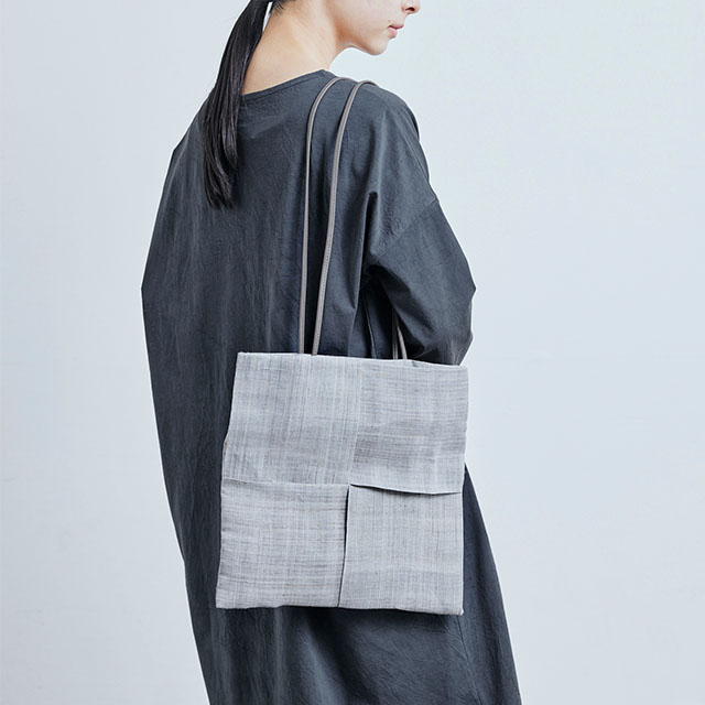 手織り麻格子のバッグ コーディネートイメージ