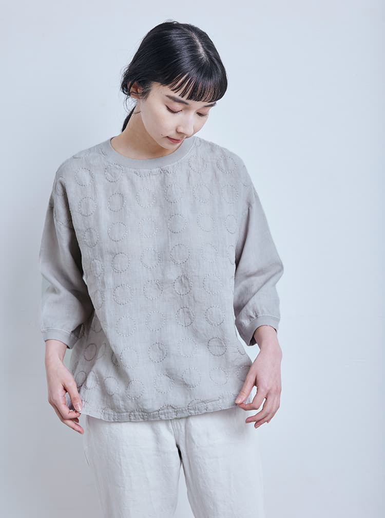 格子と丸紋刺繍の麻布Ｔシャツ コーディネートイメージ