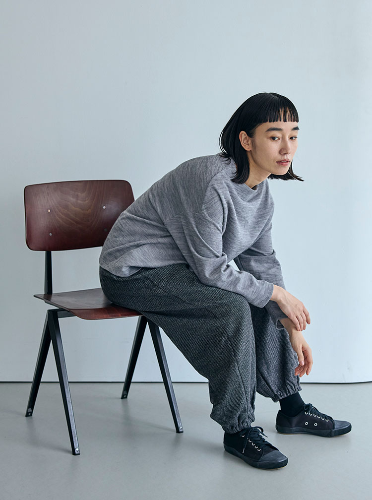 麻の高密度織　タックパンツ