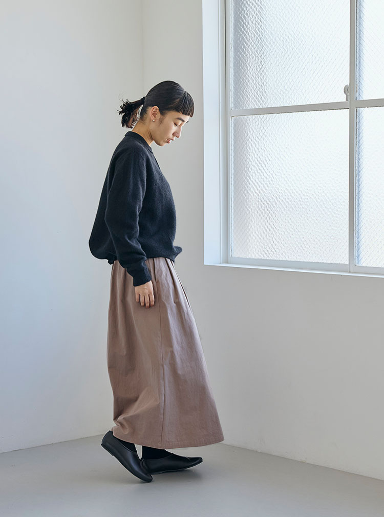 麻の高密度織　タックパンツ