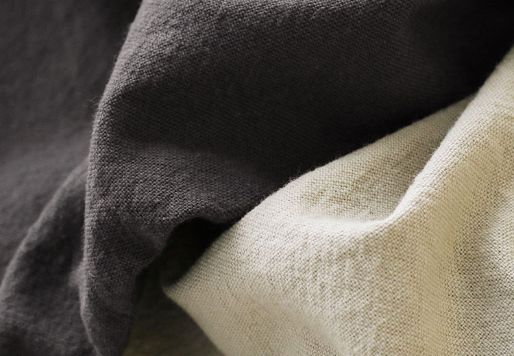 季節を通して使える丈夫な綿麻生地