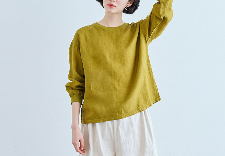 ゆったりとしたワイドシルエット