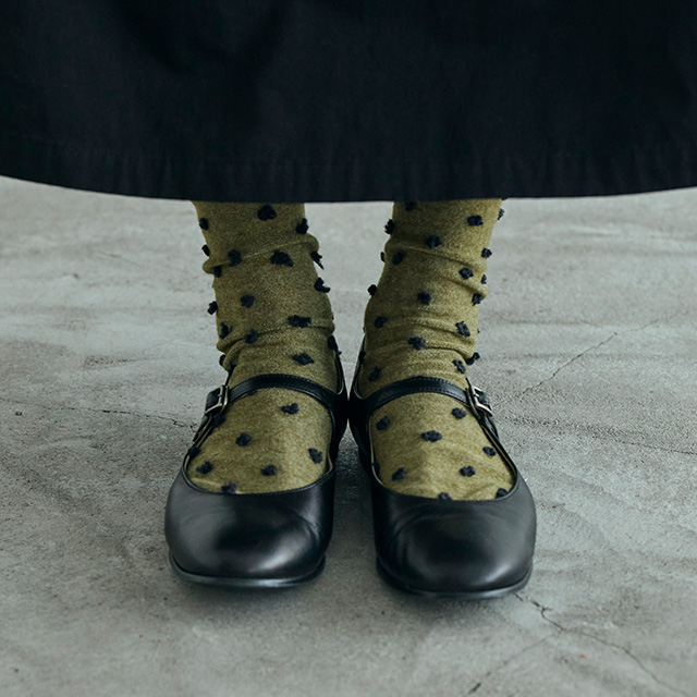 アンゴラ混の裏表編みくつした 水玉緑