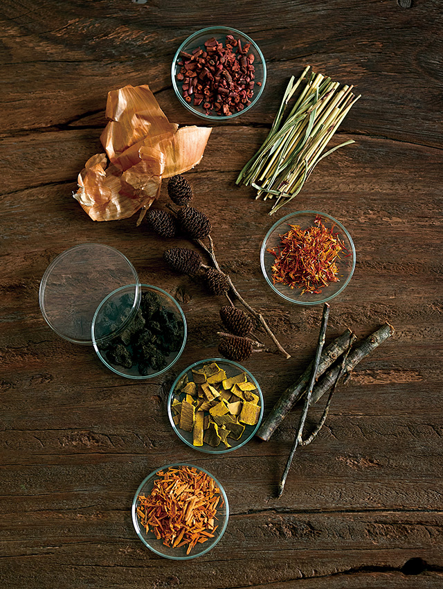 atelier shimura（アトリエシムラ） × 中川政七商店 草木染めの衣裳着雛飾り