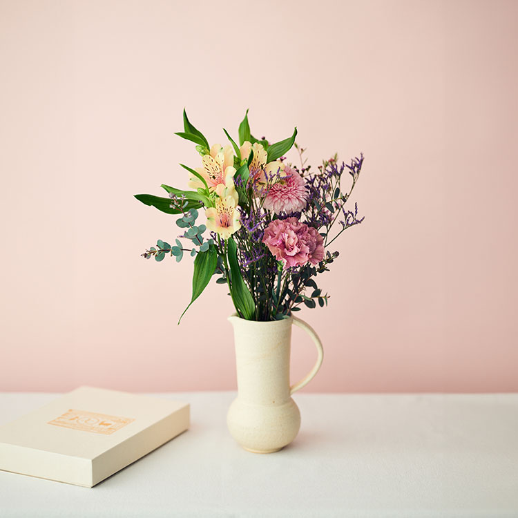 春の花と、花入れのセット