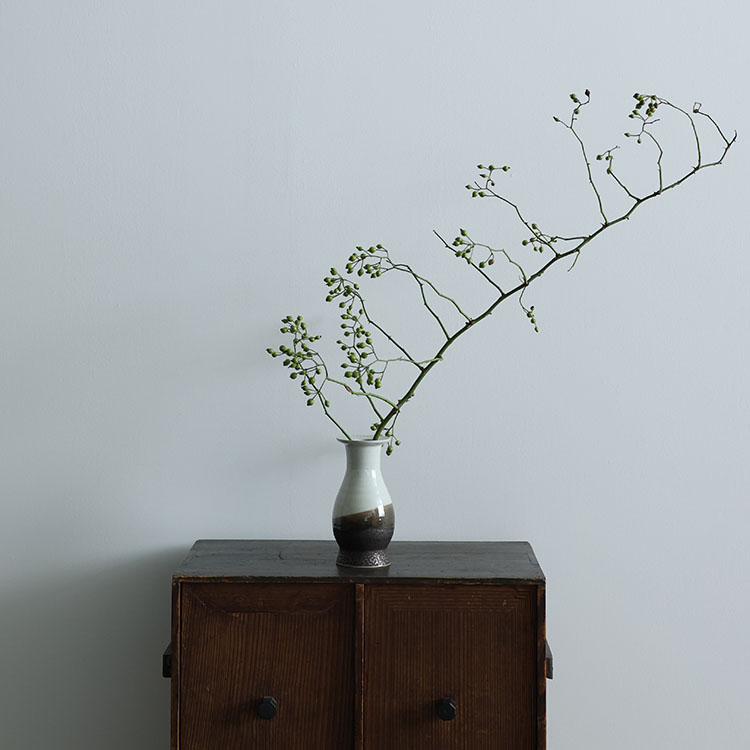 江戸硝子の花入れ　長壺型