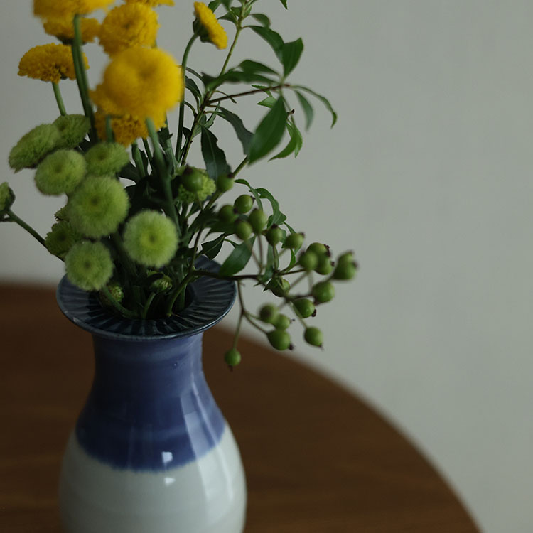 江戸硝子の花入れ　長壺型