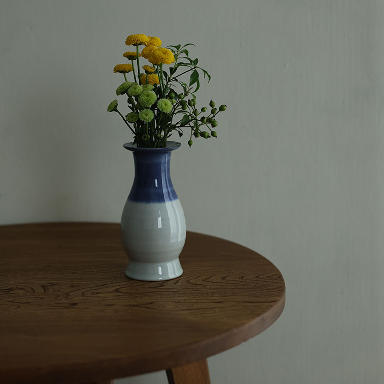 江戸硝子の花入れ　長壺型