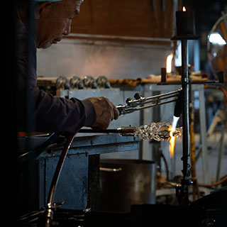 ガラスメーカー「菅原工芸硝子」