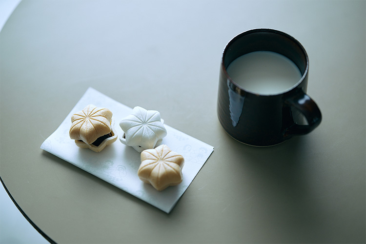お茶とお菓子