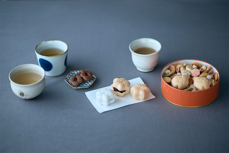 お茶とお菓子