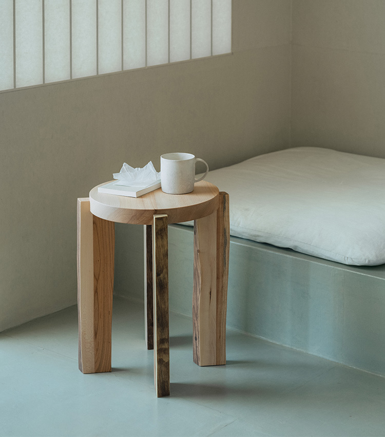 森の景色を想わせる、佇まいのよい小家具