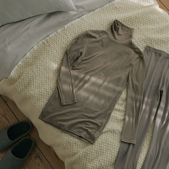 やわらウールのインナー　タートルネック