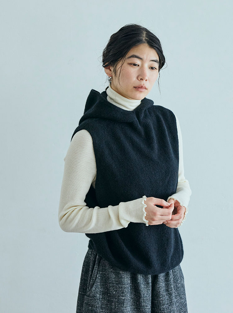 ウールフォックスのライトニットパーカーベスト