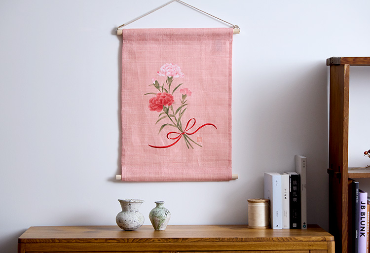 母の日に贈る花と花入れ