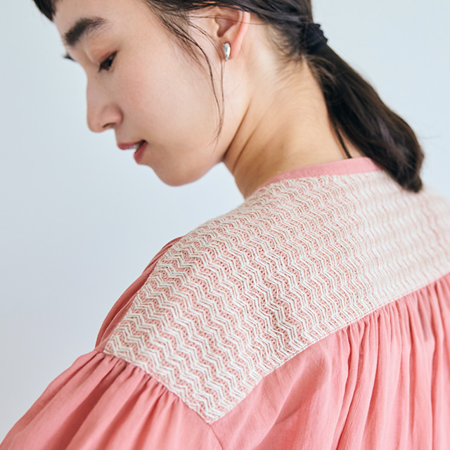 ラッセル編みの服