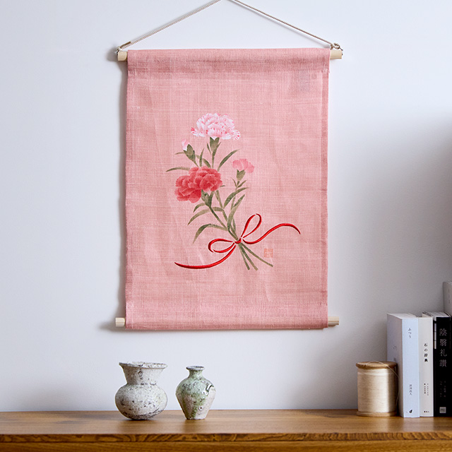 母の日に贈る花と花入れ